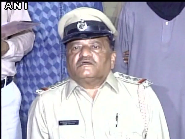 Man arrested with Rs 50,000 fake currency Man arrested with Rs 50,000 fake currency