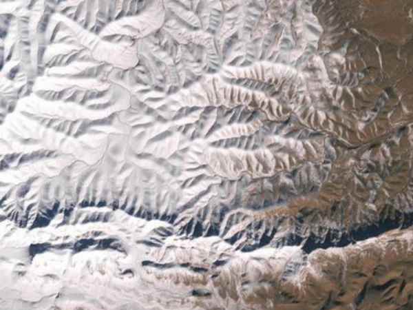 सहारा के रेगिस्तान में 40 साल बाद देखने को मिला अनोखा नजारा सहारा के रेगिस्तान में 40 साल बाद देखने को मिला अनोखा नजारा