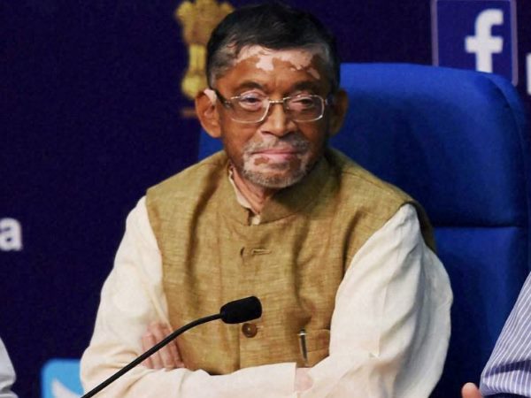 santosh gangwar भाजपा नेता ने कहा, 1 जनवरी से खत्म हो सकती है पैसे निकालने पर पाबंदी santosh gangwar भाजपा नेता ने कहा, 1 जनवरी से खत्म हो सकती है पैसे निकालने पर पाबंदी
