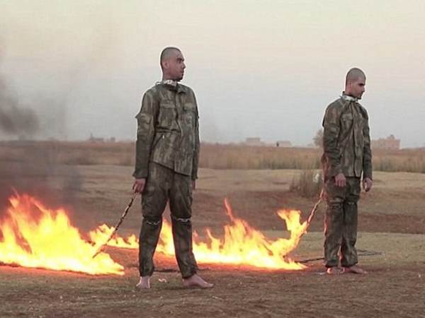 ISIS savages film themselves burning two Turkish soldiers ISIS savages film themselves burning two Turkish soldiers