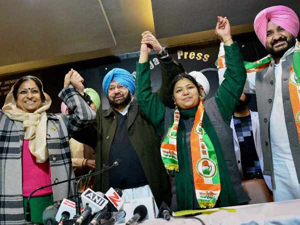आम आदमी पार्टी की पूर्व नेता यामिनी गोमर ने पंजाब में थामा कांग्रेस का हाथ आम आदमी पार्टी की पूर्व नेता यामिनी गोमर ने पंजाब में थामा कांग्रेस का हाथ