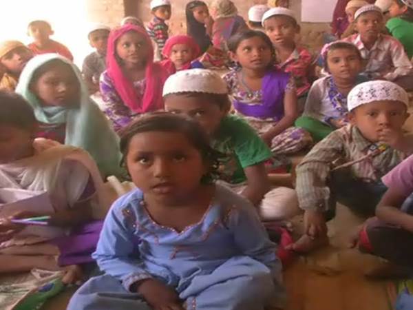 लड़कियों को पढ़ाने का उठाया जिम्मा