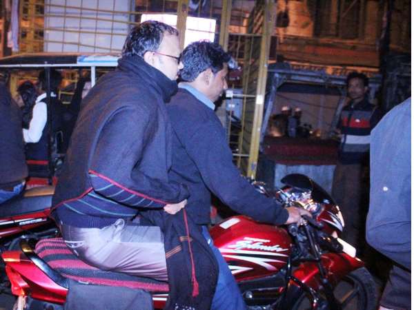 स्टाफ को भी नहीं था डीएम के शहर में घूमने की खबर
