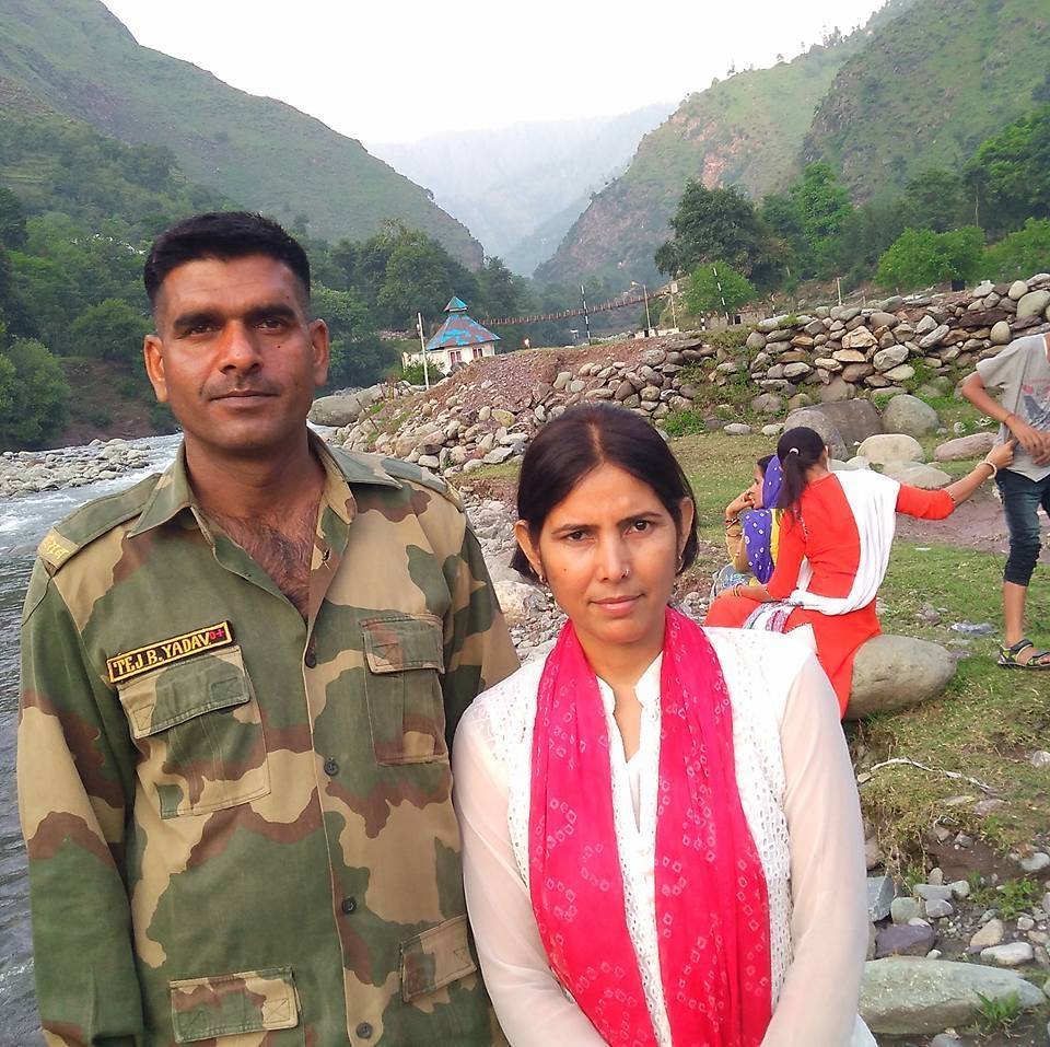 हाईकोर्ट पहुंची जवान BSF तेज बहादुर यादव पत्नी, पूछा- कहा हैं मेरे पति? हाईकोर्ट पहुंची जवान BSF तेज बहादुर यादव पत्नी, पूछा- कहा हैं मेरे पति?