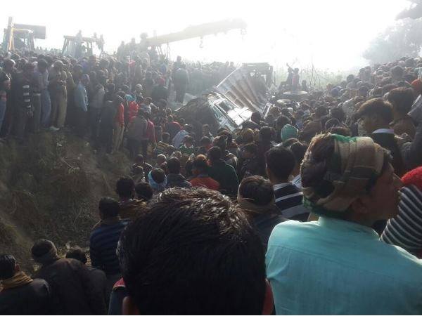 bus accident यूपी के एटा में दर्दनाक हादसा, स्कूल बस से टकराया ट्रक, 25 बच्चों की मौत bus accident यूपी के एटा में दर्दनाक हादसा, स्कूल बस से टकराया ट्रक, 25 बच्चों की मौत