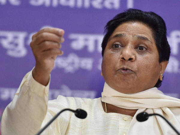 कपड़ों के रंग का विशेष खयाल