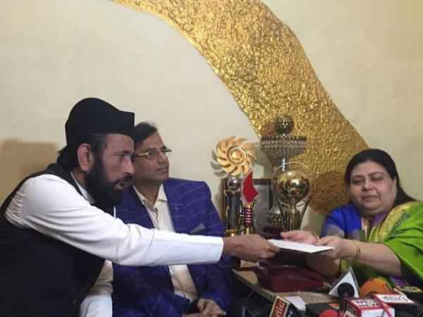 आईएमसी में शामिल हुए सपा के बागी