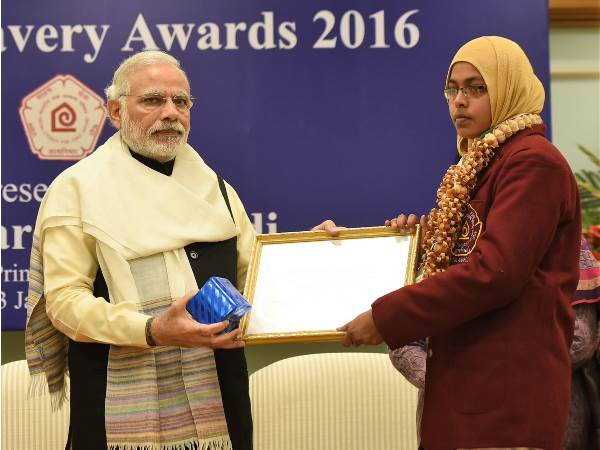 प्रधानमंत्री मोदी ने 25 बहादुर बच्चों को दिए वीरता पुरस्कार प्रधानमंत्री मोदी ने 25 बहादुर बच्चों को दिए वीरता पुरस्कार