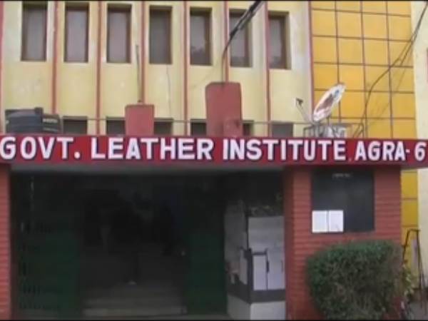 यूपी: सरकारी कॉलेज में छात्र के साथ रैगिंग में सीनियर्स ने किए शर्मनाक कुकृत्य यूपी: सरकारी कॉलेज में छात्र के साथ रैगिंग में सीनियर्स ने किए शर्मनाक कुकृत्य