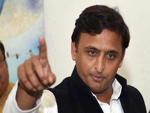 मुख्यमंत्री अखिलेश ने प्लान की प्रचार की तस्वीर, डिंपल और मुलायम होंगे साथ मुख्यमंत्री अखिलेश ने प्लान की प्रचार की तस्वीर, डिंपल और मुलायम होंगे साथ