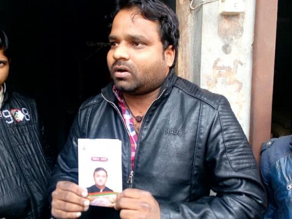 अखिलेश यादव की फोटो से आचार संहिता का खुल्लमखुल्ला उल्लंघन अखिलेश यादव की फोटो से आचार संहिता का खुल्लमखुल्ला उल्लंघन