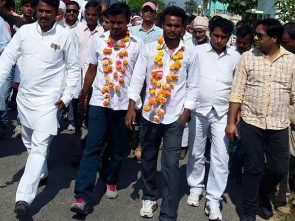 सपा विधायक के हत्यारोपी भाइयो को पकड़वाने पर मिलेगा ढाई हजार का इनाम, एसपी ने जारी किया फरमान सपा विधायक के हत्यारोपी भाइयो को पकड़वाने पर मिलेगा ढाई हजार का इनाम, एसपी ने जारी किया फरमान