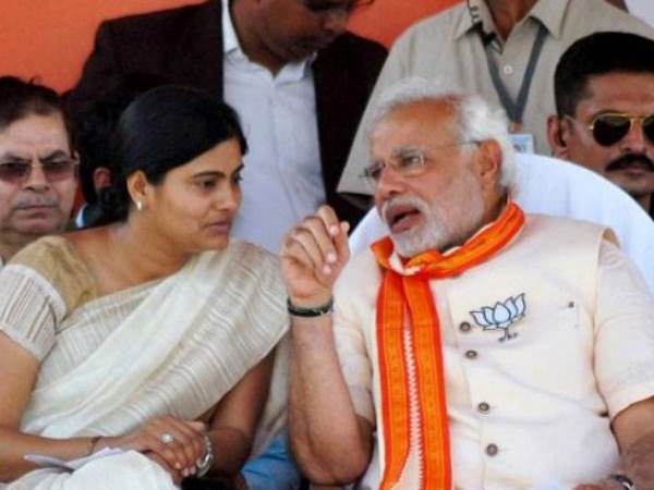 यूपी चुनाव में मिर्जापुर क्षेत्र में फिर अनुराग पर भारी पर सकती हैं अनुप्रिया! यूपी चुनाव में मिर्जापुर क्षेत्र में फिर अनुराग पर भारी पर सकती हैं अनुप्रिया!