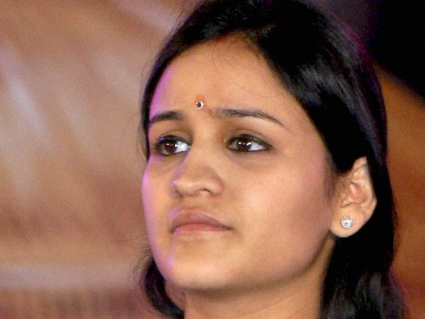 मुलायम की छोटी बहू ने कहा- सांप्रदायिक ताकतों का साथ नहीं देगी यूपी की जनता मुलायम की छोटी बहू ने कहा- सांप्रदायिक ताकतों का साथ नहीं देगी यूपी की जनता