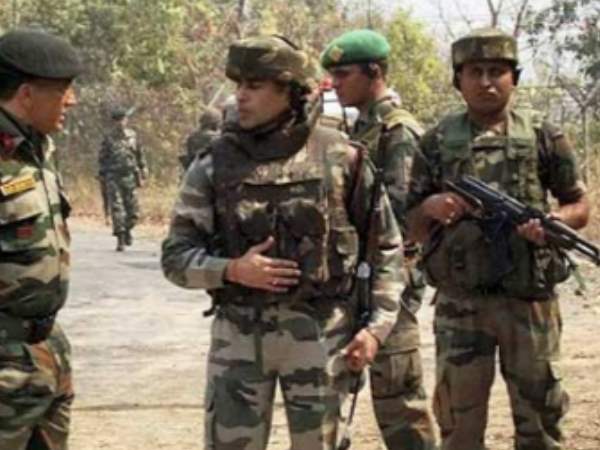 गणतंत्र दिवस पर असम में दो जगह बम धमाके, उग्रवादियों का हाथ होने की आशंका गणतंत्र दिवस पर असम में दो जगह बम धमाके, उग्रवादियों का हाथ होने की आशंका