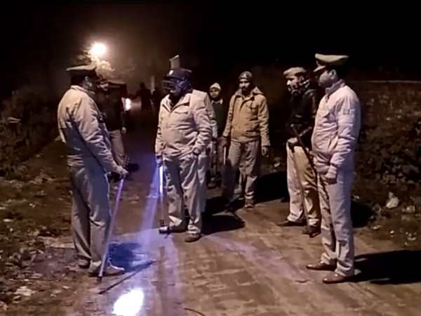 बहराइच: गाने बजाने को लेकर हुआ बवाल, लोग लहूलुहान, गाड़ी आग के हवाले बहराइच: गाने बजाने को लेकर हुआ बवाल, लोग लहूलुहान, गाड़ी आग के हवाले