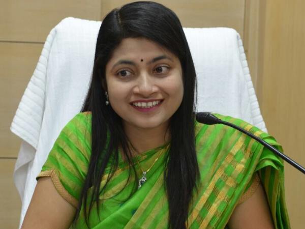 b chandrakala मेरठ की डीएम बी चंद्रकला की चुनाव आयोग से शिकायत b chandrakala मेरठ की डीएम बी चंद्रकला की चुनाव आयोग से शिकायत