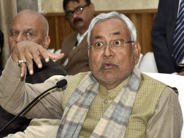 बिहार की राजनीति में दही-चूड़ा की राजनीति, नीतीश ने भाजपा के नेताओं को भोज पर बुलाया बिहार की राजनीति में दही-चूड़ा की राजनीति, नीतीश ने भाजपा के नेताओं को भोज पर बुलाया