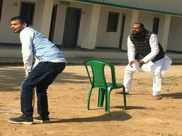 अपनी कुर्सी बचाने के फेर में लगे है लालू के लाल 'तेज' अपनी कुर्सी बचाने के फेर में लगे है लालू के लाल 'तेज'