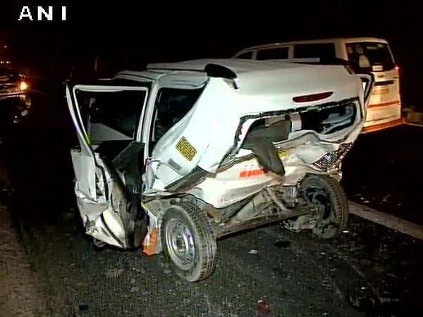 bmw accident दिल्ली में तेज रफ्तार BMW ने मारी कैब को टक्कर, ड्राइवर की मौत bmw accident दिल्ली में तेज रफ्तार BMW ने मारी कैब को टक्कर, ड्राइवर की मौत
