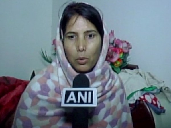 bsf jawan tej bahadur wife बीएसएफ जवान की पत्नी ने कहा, अगर मेरे पति की मानसिक हालत ठीक नहीं थी, तो उन्हें बॉर्डर पर क्यों भेजा? bsf jawan tej bahadur wife बीएसएफ जवान की पत्नी ने कहा, अगर मेरे पति की मानसिक हालत ठीक नहीं थी, तो उन्हें बॉर्डर पर क्यों भेजा?