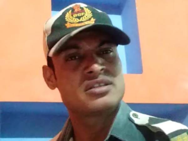 BSF के जवान का ये वीडियो आया सामने, कहा- अवैध तरीके से बेच देते हैं शराब BSF के जवान का ये वीडियो आया सामने, कहा- अवैध तरीके से बेच देते हैं शराब