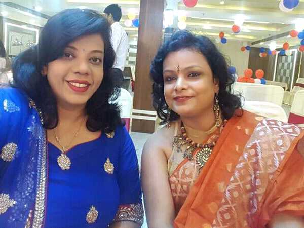 उत्तर प्रदेश चुनाव में ड्यूटी छोड़कर पत्नी को जिताने में जुटे हैं सरकारी अफसर उत्तर प्रदेश चुनाव में ड्यूटी छोड़कर पत्नी को जिताने में जुटे हैं सरकारी अफसर