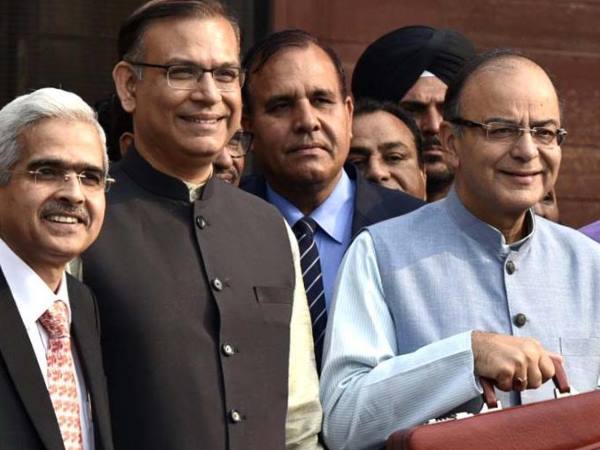 1 फरवरी को ही पेश होगा आम बजट, सुप्रीम कोर्ट ने खारिज की याचिका 1 फरवरी को ही पेश होगा आम बजट, सुप्रीम कोर्ट ने खारिज की याचिका
