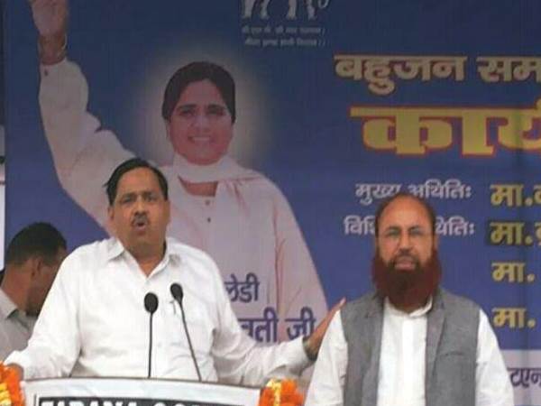 बरेली सीट पर मुकाबला दिलचस्प, सपा का खेल बिगाड़ सकता है पार्टी समर्थक रहा डॉक्टर बरेली सीट पर मुकाबला दिलचस्प, सपा का खेल बिगाड़ सकता है पार्टी समर्थक रहा डॉक्टर