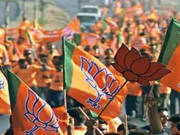 उत्तराखंड विधानसभा चुनाव 2017 के लिए सर्वे: भाजपा की बन सकती है सरकार, बतौर CM रावत पहली पसंद उत्तराखंड विधानसभा चुनाव 2017 के लिए सर्वे: भाजपा की बन सकती है सरकार, बतौर CM रावत पहली पसंद