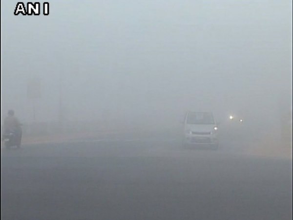 Dense fog engulfs Uttar Pradesh, visibility poor,70 trains late and 7 cancelled Dense fog engulfs Uttar Pradesh, visibility poor,70 trains late and 7 cancelled