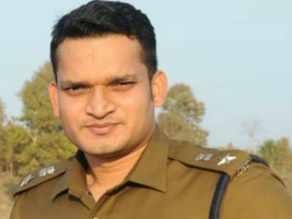 gaurav tiwari मध्य प्रदेश के इस आईपीएस अधिकारी का हुआ तबादला, तो विरोध में सड़कों पर उतर आए लोग gaurav tiwari मध्य प्रदेश के इस आईपीएस अधिकारी का हुआ तबादला, तो विरोध में सड़कों पर उतर आए लोग