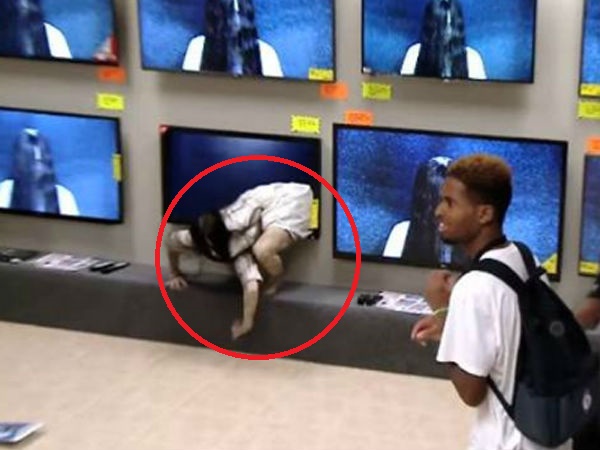 WATCH: People are losing their mind over this very real ghost from The Ring WATCH: People are losing their mind over this very real ghost from The Ring
