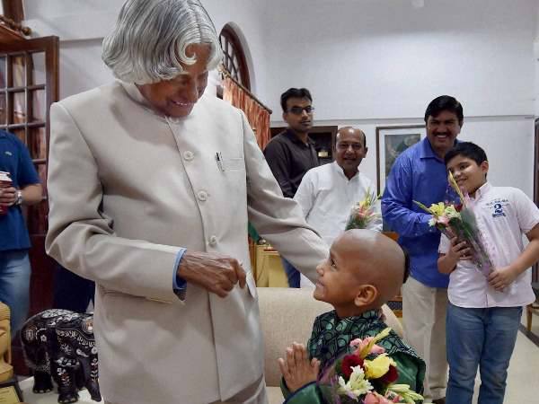 विश्व के गूगल ब्वॉय कोटिल्य पंडित को गणित पढ़ाएंगे रजनीकांत विश्व के गूगल ब्वॉय कोटिल्य पंडित को गणित पढ़ाएंगे रजनीकांत