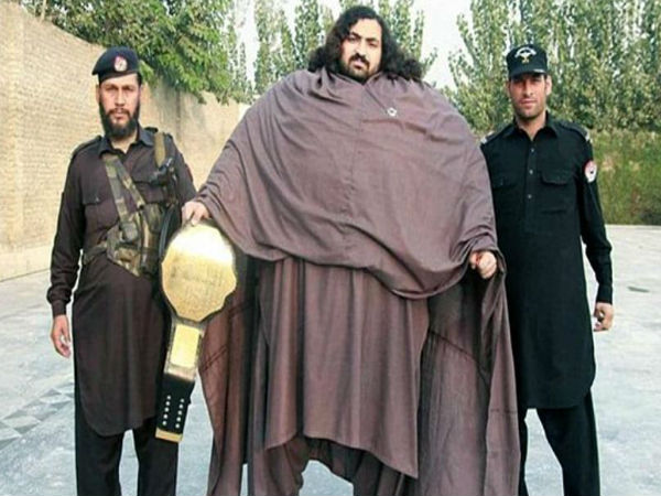 Watch: ‘Pakistan’s Hulk’ of 435-kg stops a tractor with his bare hands Watch: ‘Pakistan’s Hulk’ of 435-kg stops a tractor with his bare hands