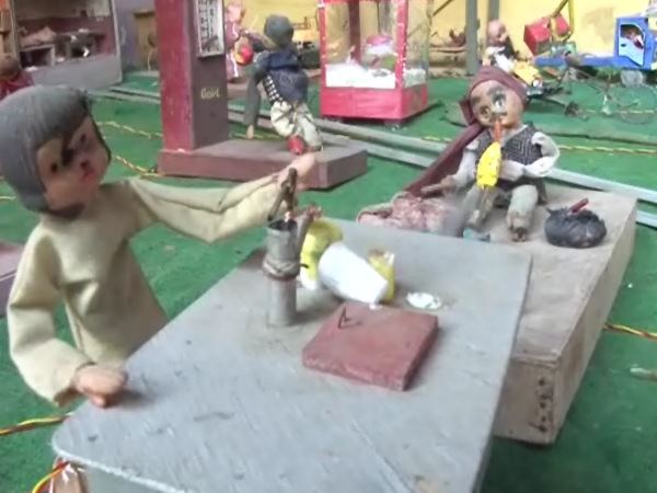 शाहजहांपुर:कबाड़ से क्या-क्या कमाल कर गया ये शख्स, देखने वाले रह गए दंग शाहजहांपुर:कबाड़ से क्या-क्या कमाल कर गया ये शख्स, देखने वाले रह गए दंग