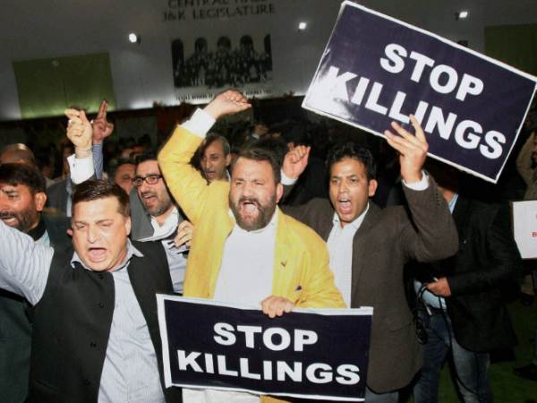 जम्मू-कश्मीर विधानसभा में कांग्रेस और NC ने दो बार किया राष्ट्रगान का अपमान जम्मू-कश्मीर विधानसभा में कांग्रेस और NC ने दो बार किया राष्ट्रगान का अपमान