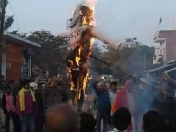 इलाहाबाद: दलबदलुओं को टिकट पर बवाली हुए भाजपाई, केशव के खिलाफ हल्ला बोल इलाहाबाद: दलबदलुओं को टिकट पर बवाली हुए भाजपाई, केशव के खिलाफ हल्ला बोल