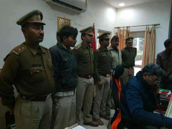 शादी कराने के बहाने दो युवकों को बंधक बनाने वाला गिरफ्तार शादी कराने के बहाने दो युवकों को बंधक बनाने वाला गिरफ्तार