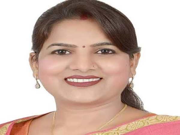 आगरा: पोस्टर्स लगाने पर सपा प्रत्याशी क्षमा जैन पर आचार संहिता उल्लंघन का केस आगरा: पोस्टर्स लगाने पर सपा प्रत्याशी क्षमा जैन पर आचार संहिता उल्लंघन का केस