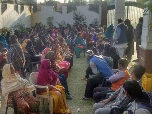 आगरा: पोस्टर्स लगाने पर सपा प्रत्याशी क्षमा जैन पर आचार संहिता उल्लंघन का केस आगरा: पोस्टर्स लगाने पर सपा प्रत्याशी क्षमा जैन पर आचार संहिता उल्लंघन का केस