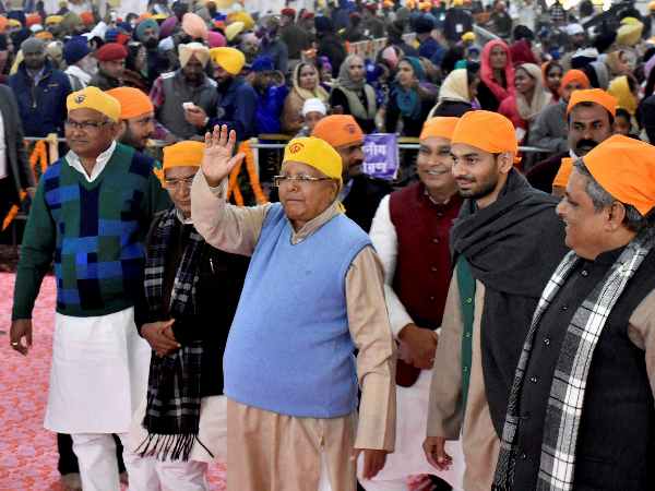 lalu prasad yadav पीएम नरेंद्र मोदी के साथ क्यों नहीं बैठे लालू यादव, उनकी खुद की पार्टी ही कर रही ये सवाल lalu prasad yadav पीएम नरेंद्र मोदी के साथ क्यों नहीं बैठे लालू यादव, उनकी खुद की पार्टी ही कर रही ये सवाल