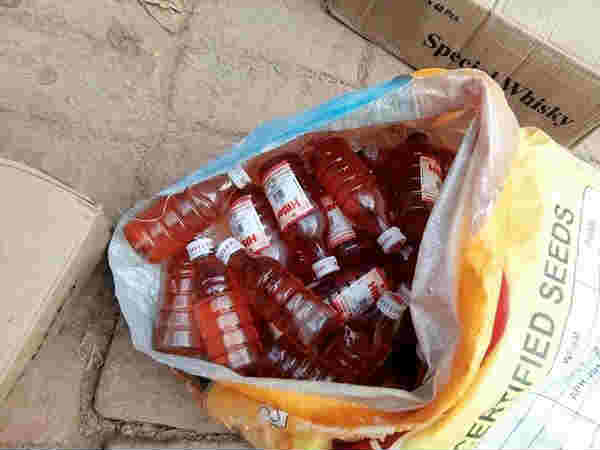 Police seized liquor bottles in Hardoi Police seized liquor bottles in Hardoi