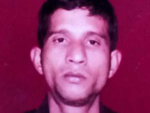 बुलंदशहर: बीवी ने प्रेमी के साथ मिलकर पति को फावड़े से काटा, दफनाया बुलंदशहर: बीवी ने प्रेमी के साथ मिलकर पति को फावड़े से काटा, दफनाया