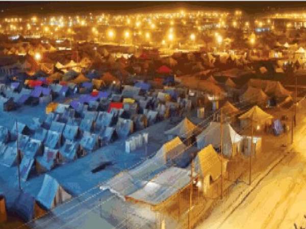 इलाहाबाद में आस्था का उमड़ा सैलाब, 50 लाख श्रद्धालु करेंगे स्नान इलाहाबाद में आस्था का उमड़ा सैलाब, 50 लाख श्रद्धालु करेंगे स्नान