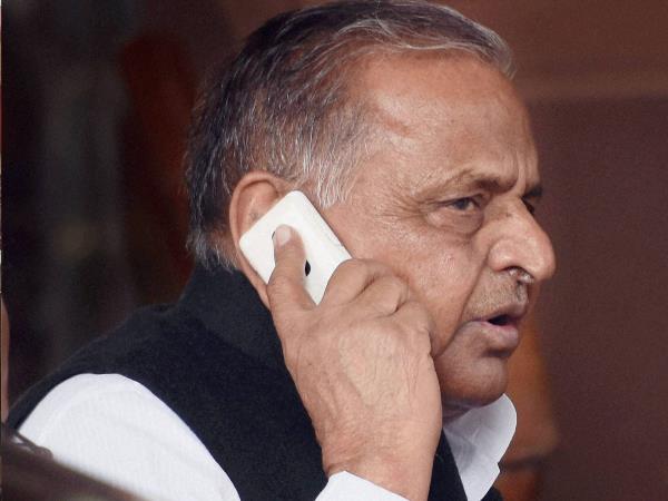 mulayam singh yadav मुलायम भी पहुंचे चुनाव आयोग, 'साइकिल' पर फैसला कुछ ही देर में mulayam singh yadav मुलायम भी पहुंचे चुनाव आयोग, 'साइकिल' पर फैसला कुछ ही देर में