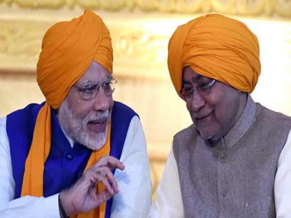 लालू के बेटों ने सुनी मोदी-नीतीश की कानाफूसी, लालू परेशान लालू के बेटों ने सुनी मोदी-नीतीश की कानाफूसी, लालू परेशान