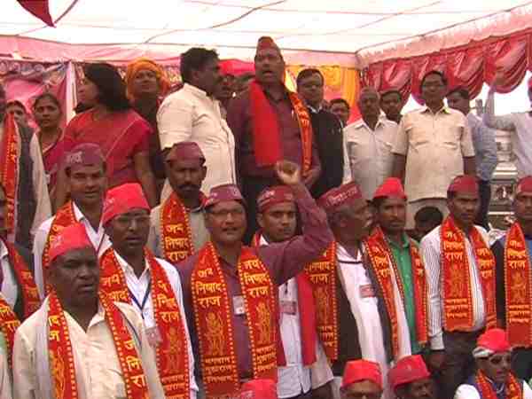 यूपी चुनाव 2017: निषाद वोट बैंक पर राजनीतिक पार्टियों की पैनी निगाह यूपी चुनाव 2017: निषाद वोट बैंक पर राजनीतिक पार्टियों की पैनी निगाह