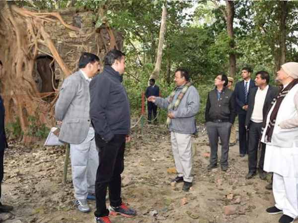 नाव में सवार होकर कहां जा रहे हैं बिहार के सीएम नीतीश कुमार, तस्वीरें नाव में सवार होकर कहां जा रहे हैं बिहार के सीएम नीतीश कुमार, तस्वीरें