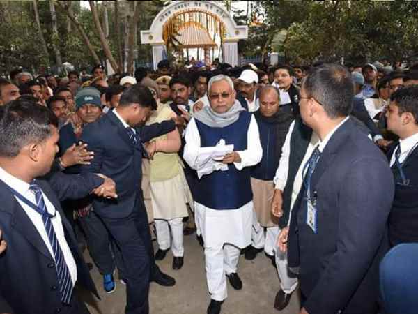 सीएम नीतीश का हैप्पी न्यू ईयर सीएम नीतीश का हैप्पी न्यू ईयर